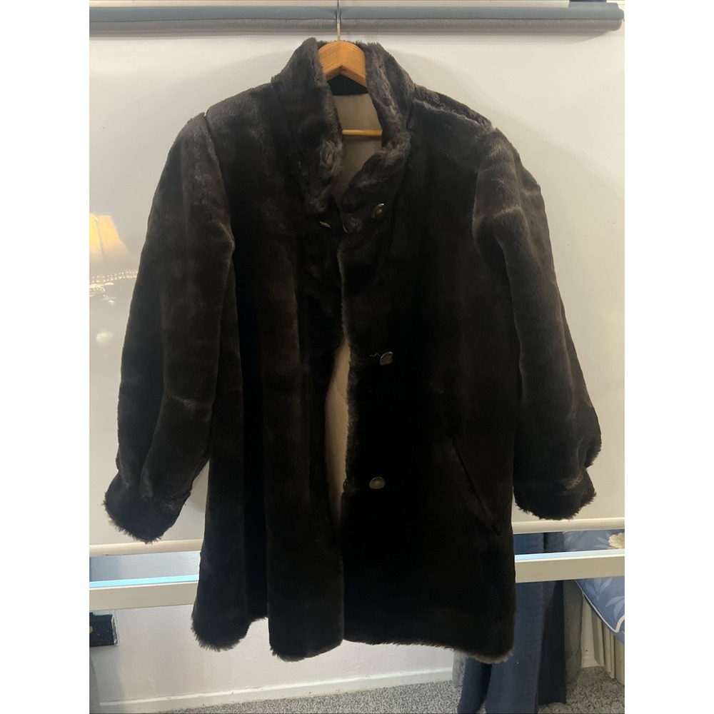 Coat Beige Outside . Inside brown reversable‎ Size large Very Soft - Picture 11 of 16